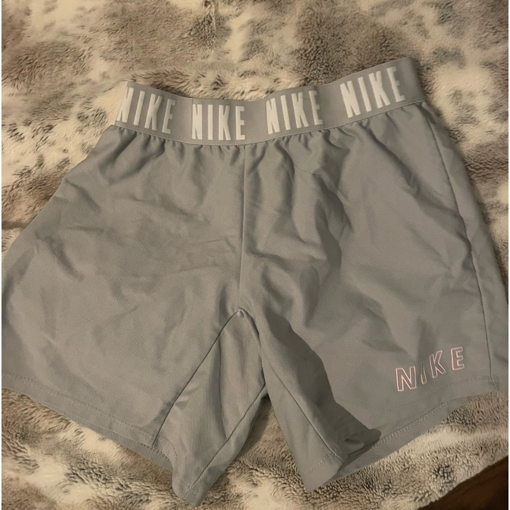 grey nike athletic shorts